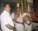 Udupi: Former state minister Sorake pays obeisance to Goddess Durga